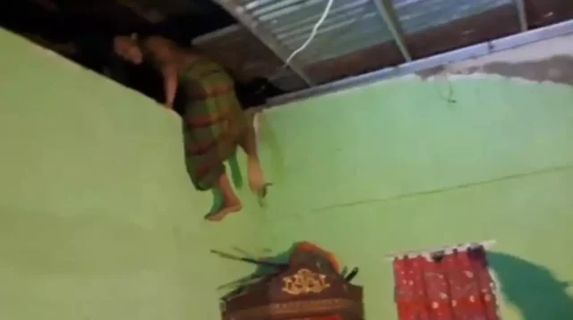 69a18082970ce-menantu-rudapaksa-ibu-mertuanya-di-gowa-sembunyi-di-plafon-rumah-saat-hendak-ditangkap_990_557