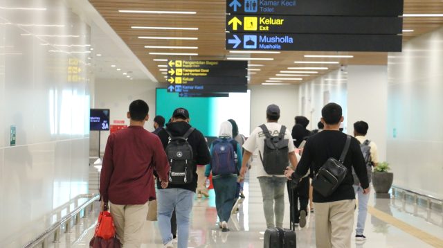 Di tengah dinamika penutupan ruang udara di sejumlah kawasan Timur Tengah, operasional penerbangan internasional di Bandara Internasional Juanda dipastikan tetap berjalan normal. Tidak terdapat gangguan terhadap jadwal keberangkatan maupun kedatangan, termasuk penerbangan umroh.