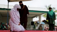 Viral Video Eksekusi Pasangan Dicambuk di Banda Aceh, Ternyata Mesum Sambil Live TikTok
